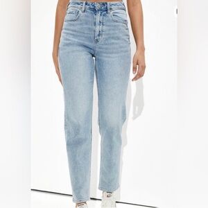 American Eagle Outfitters Light Blue Straight Leg Mom Jeans | Size 6